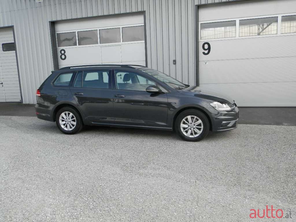 2018' Volkswagen Golf photo #2