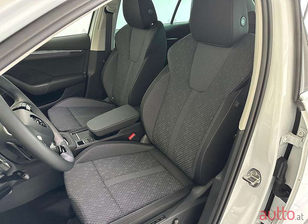 2023' Skoda Octavia photo #5