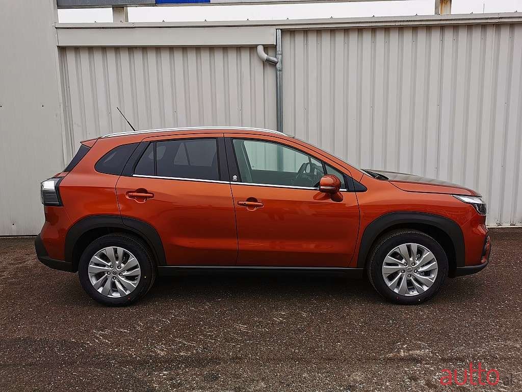2023' Suzuki S-Cross photo #2