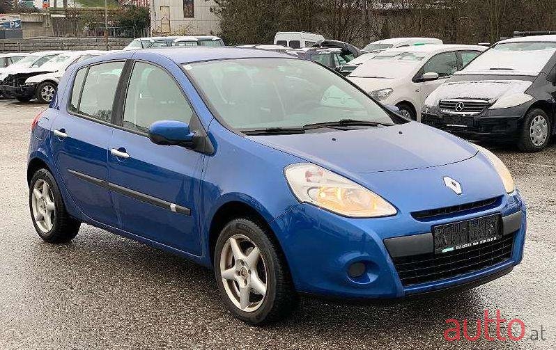 2010' Renault Clio photo #3