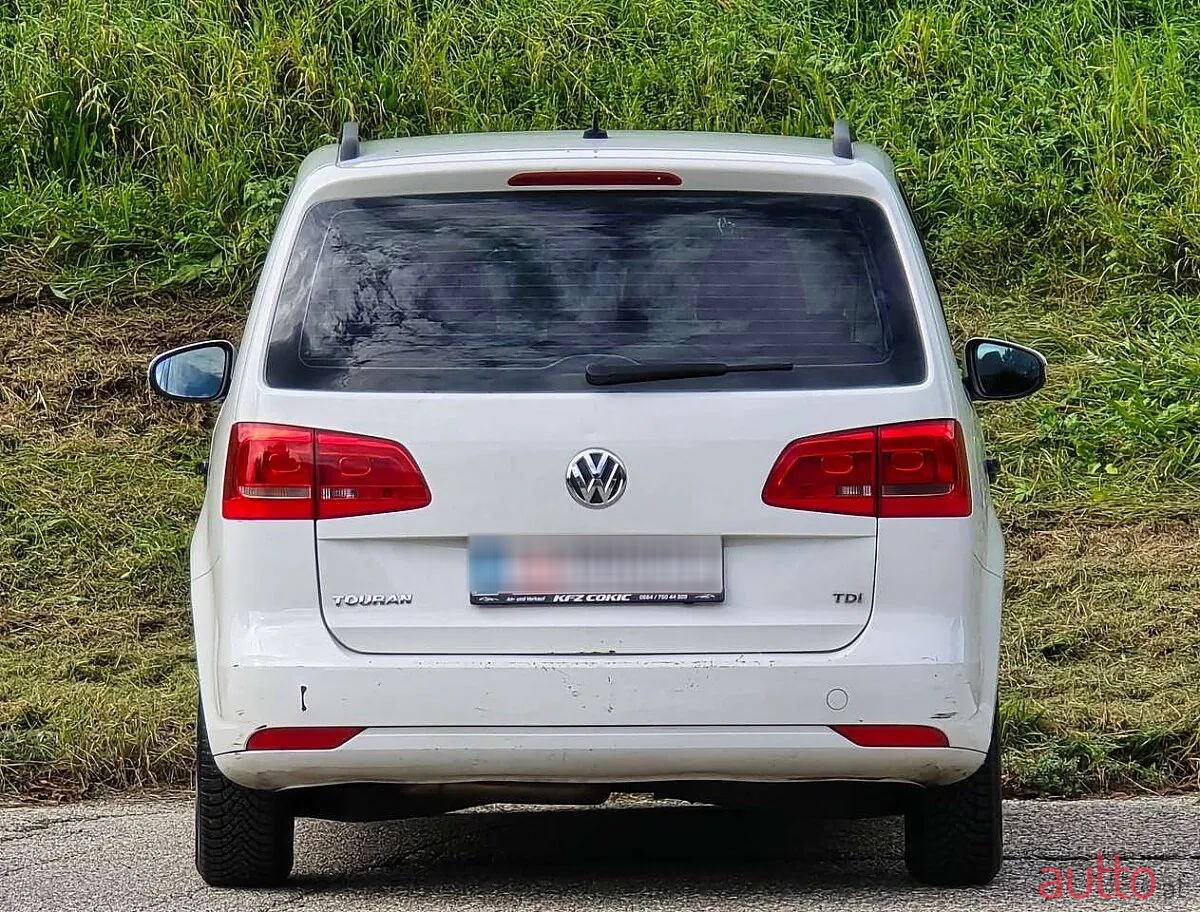 2013' Volkswagen Touran photo #5