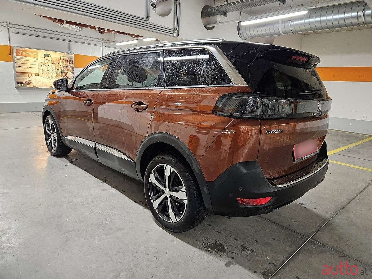 2022' Peugeot 5008 photo #4