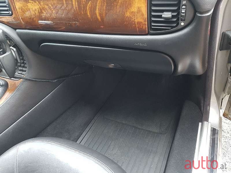 1998' Jaguar XJ photo #4