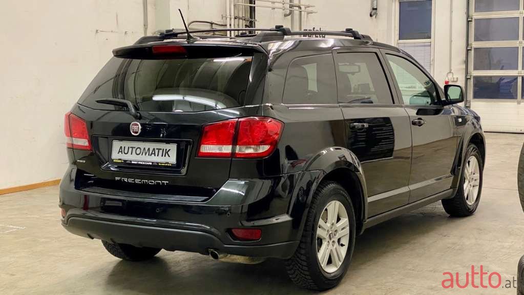 2012' Fiat Freemont photo #4