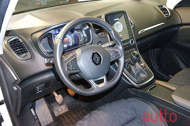 2019' Renault Scenic photo #5