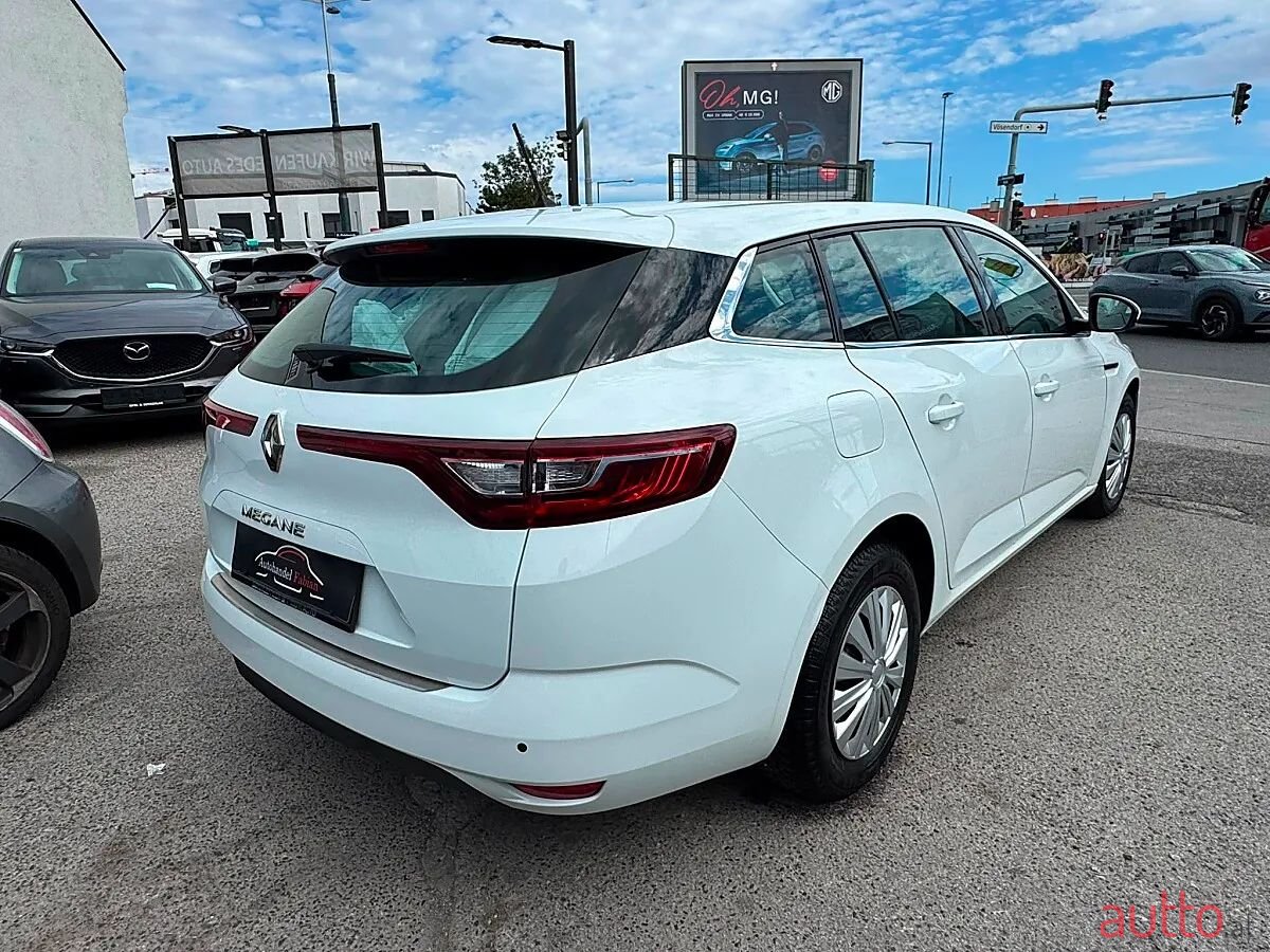2020' Renault Megane photo #4