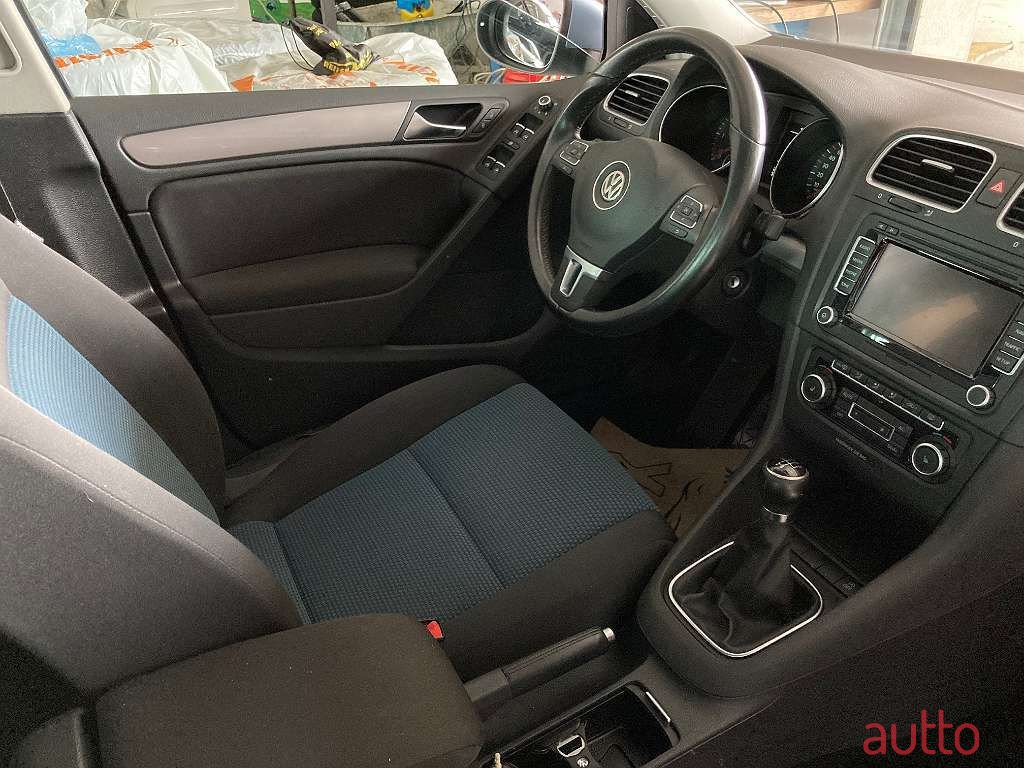 2010' Volkswagen Golf photo #6