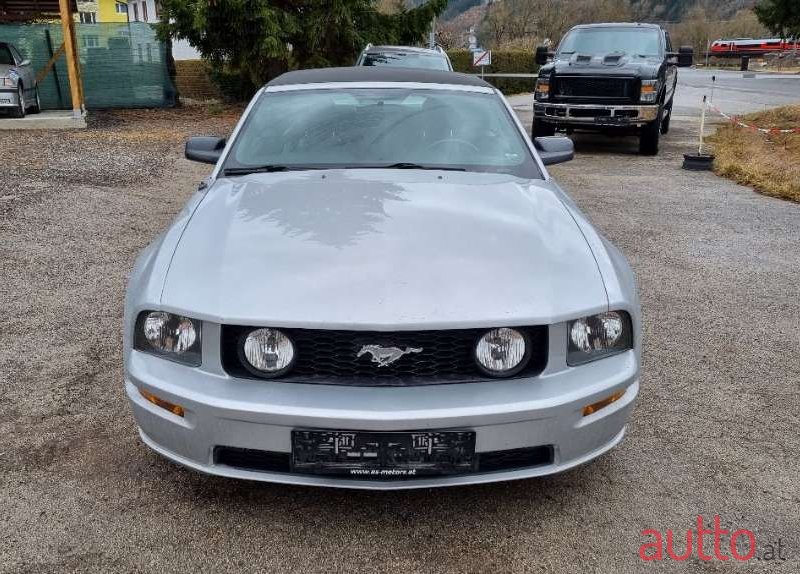 2005' Ford Mustang photo #3
