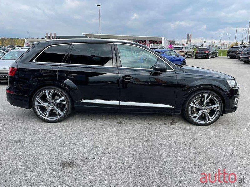 2017' Audi Q7 photo #6