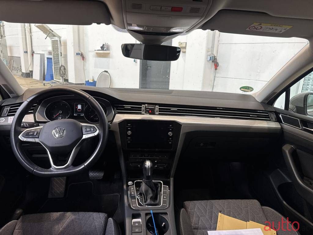 2023' Volkswagen Passat photo #3
