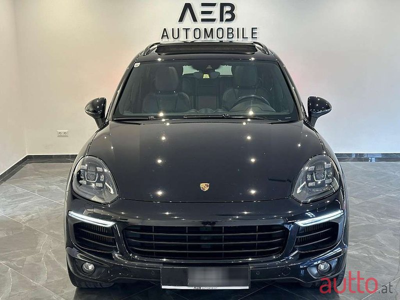 2015' Porsche Cayenne photo #6