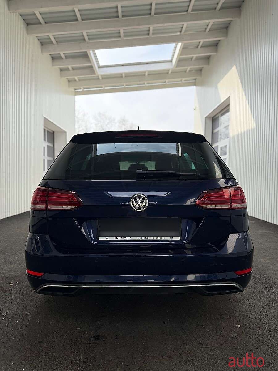 2017' Volkswagen Golf photo #6