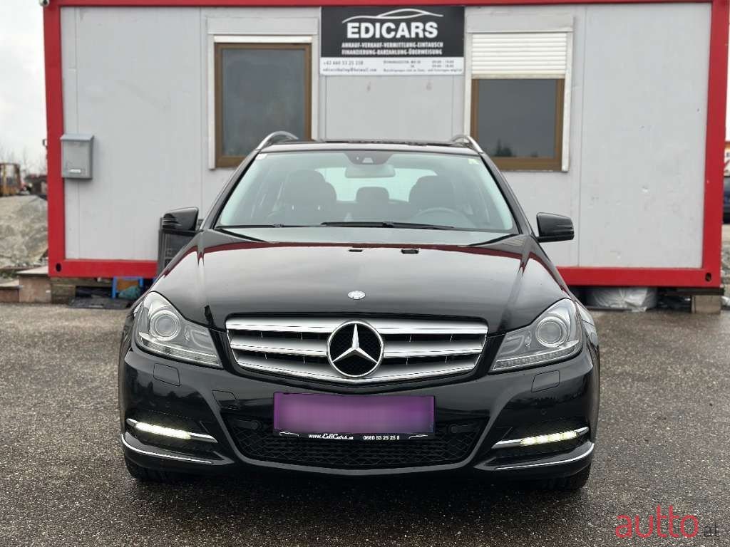 2011' Mercedes-Benz C-Klasse photo #3