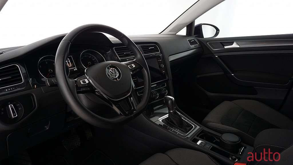 2018' Volkswagen Golf photo #5
