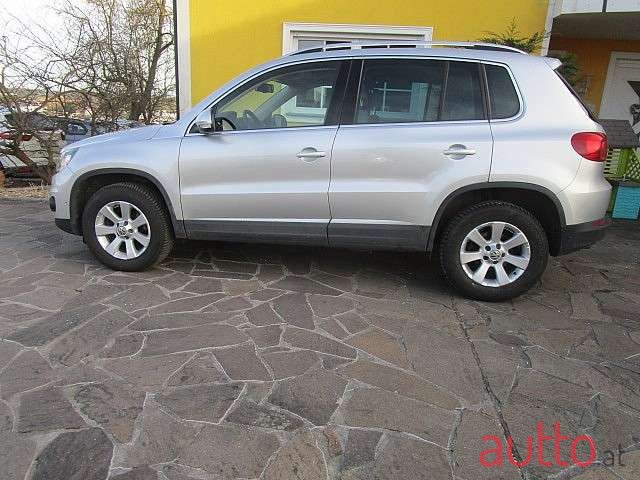 2012' Volkswagen Tiguan photo #5