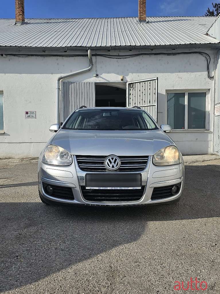 2009' Volkswagen Golf photo #2