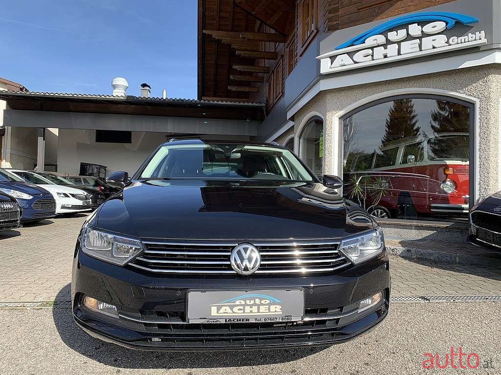2019' Volkswagen Passat photo #2