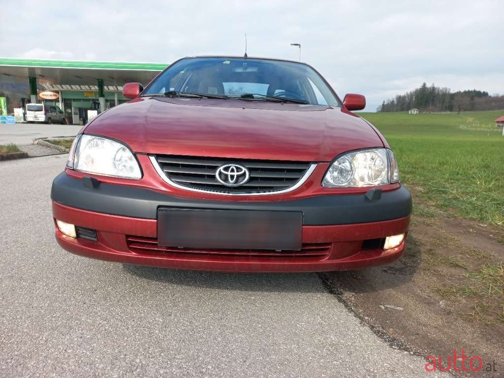 2001' Toyota Avensis photo #4
