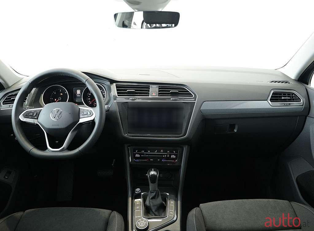 2023' Volkswagen Tiguan photo #5