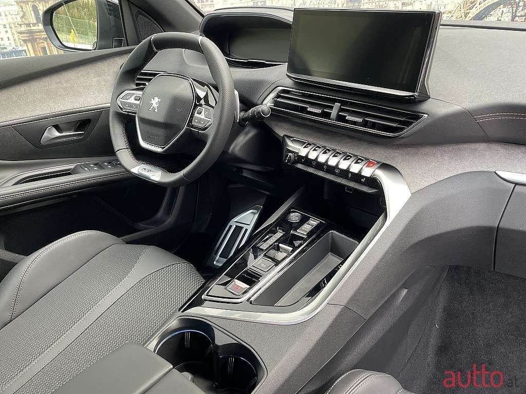 2023' Peugeot 5008 photo #4