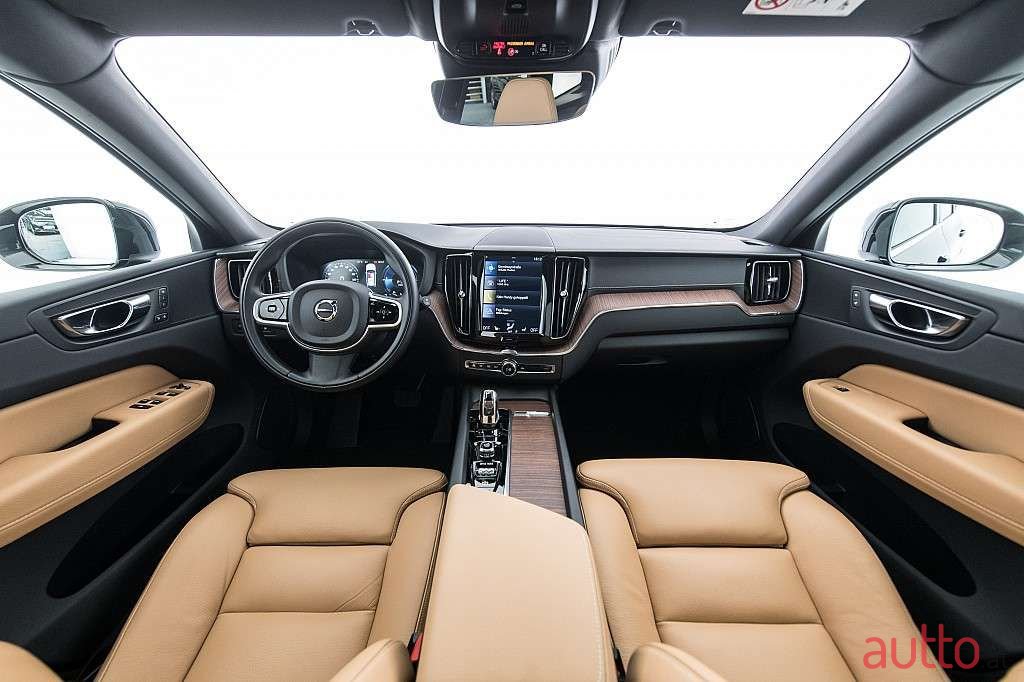 2019' Volvo XC60 photo #4