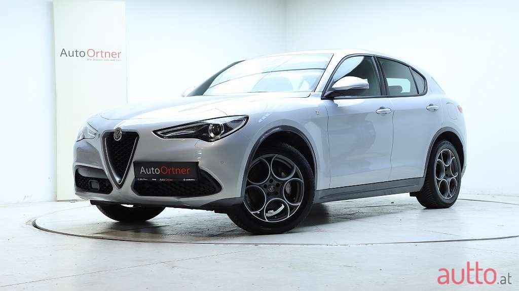 2022' Alfa Romeo Stelvio photo #1