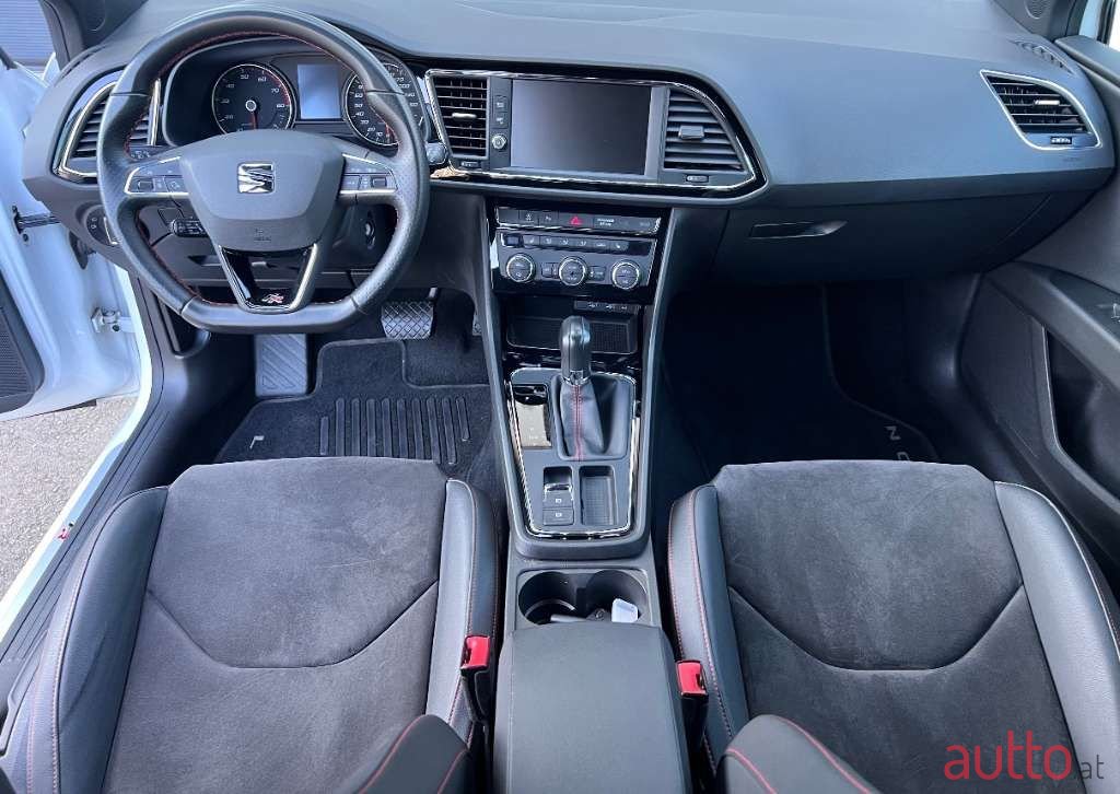 2020' SEAT Leon photo #1