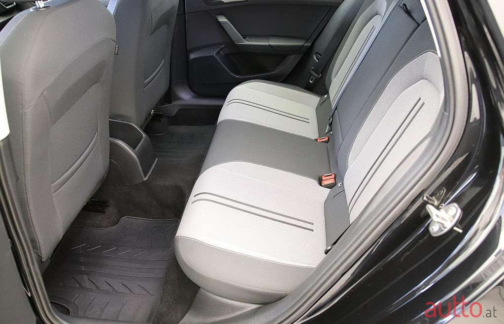 2021' SEAT Leon photo #5