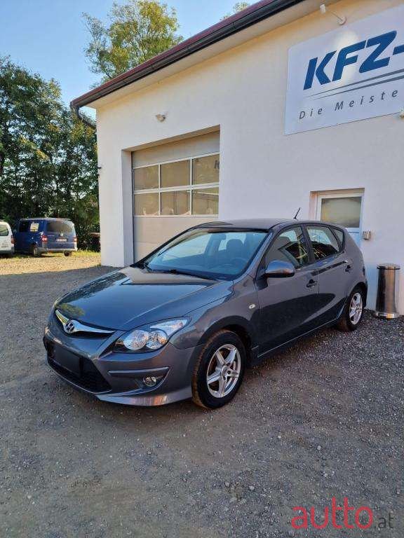 2011' Hyundai i30 photo #1