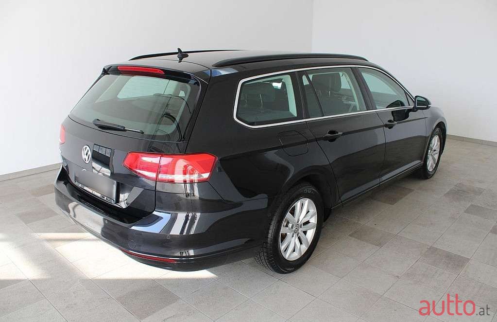 2019' Volkswagen Passat photo #2