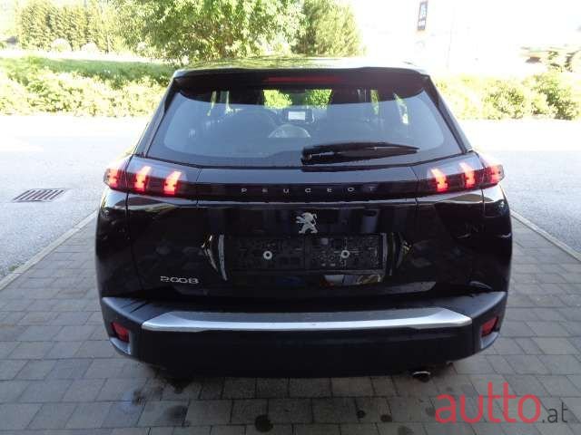 2022' Peugeot 2008 photo #5