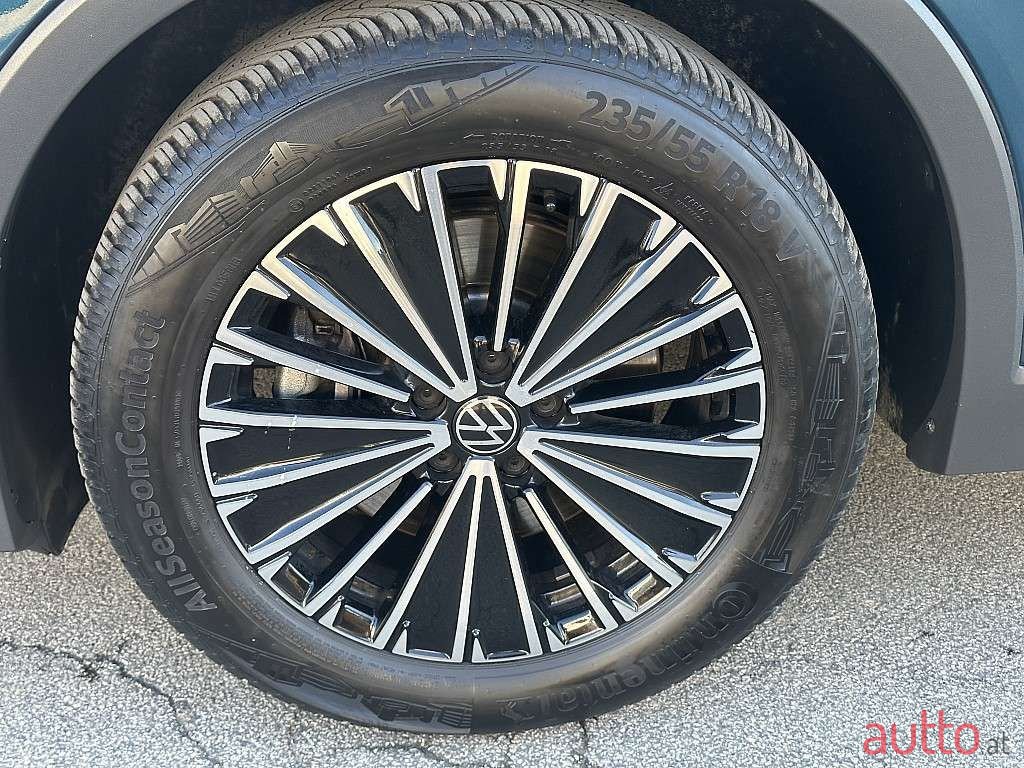 2024' Volkswagen Tiguan photo #6