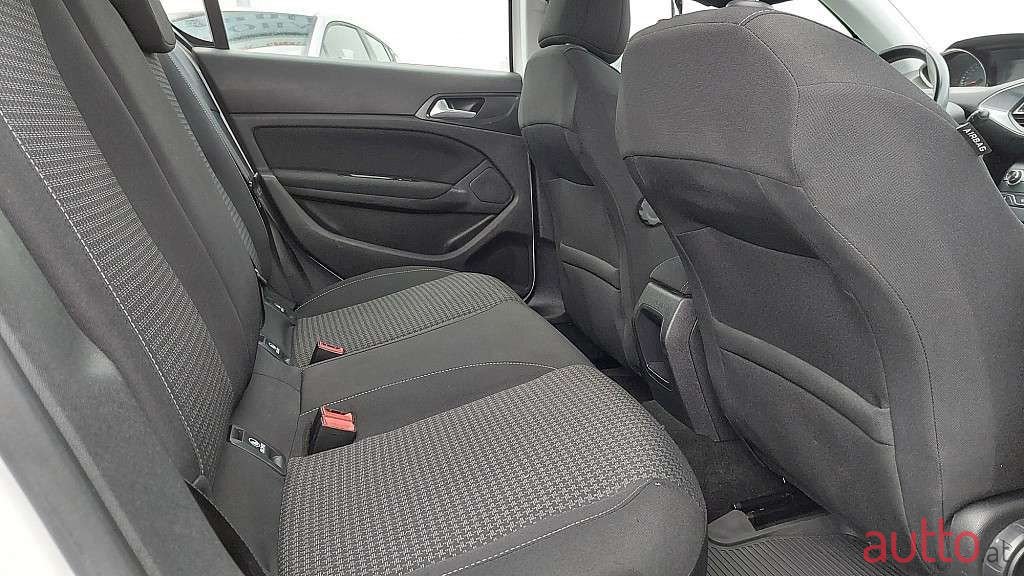 2018' Peugeot 308 photo #6