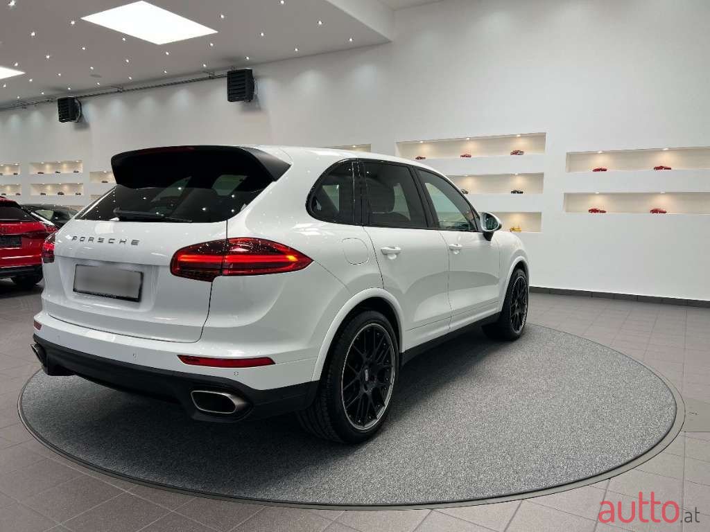 2017' Porsche Cayenne photo #6