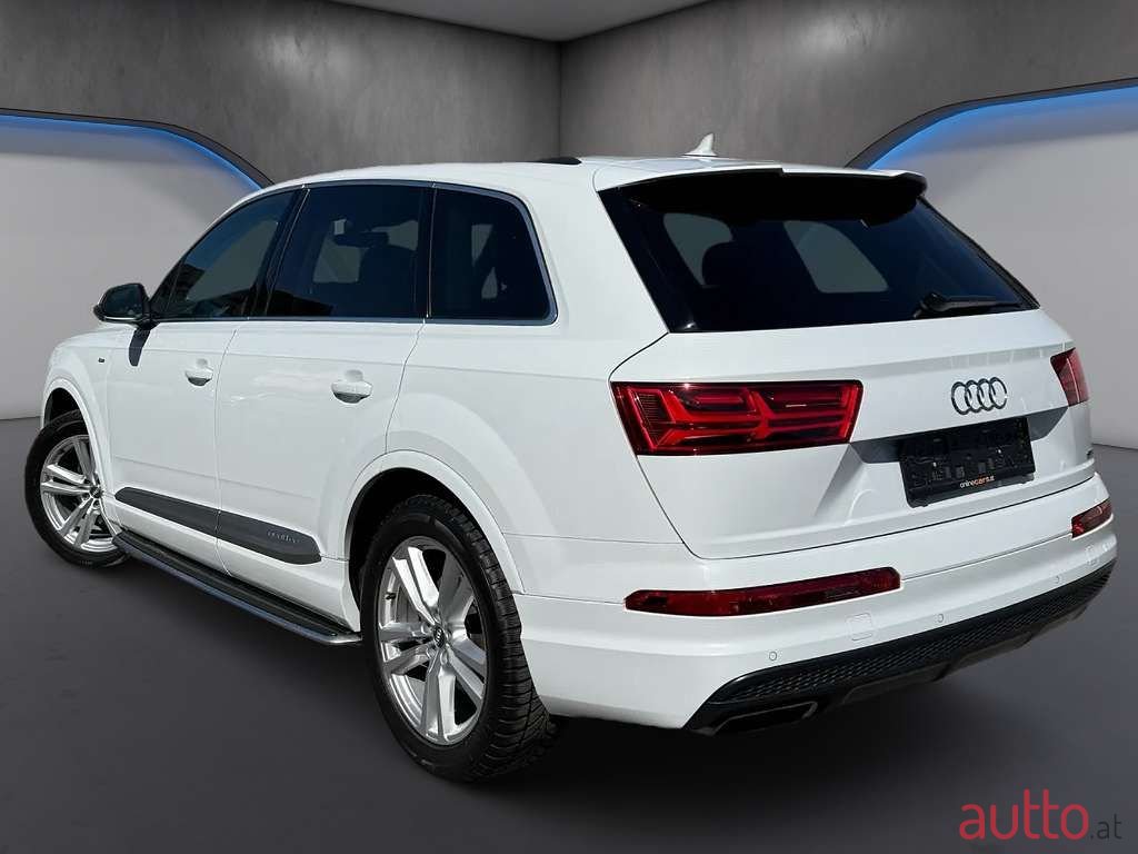 2018' Audi Q7 photo #5