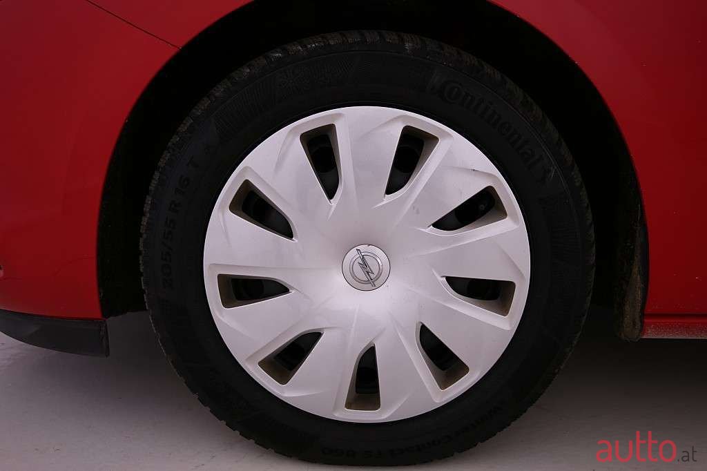 2017' Opel Astra photo #4