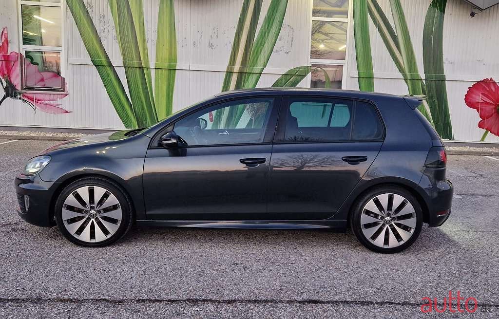 2010' Volkswagen Golf photo #5