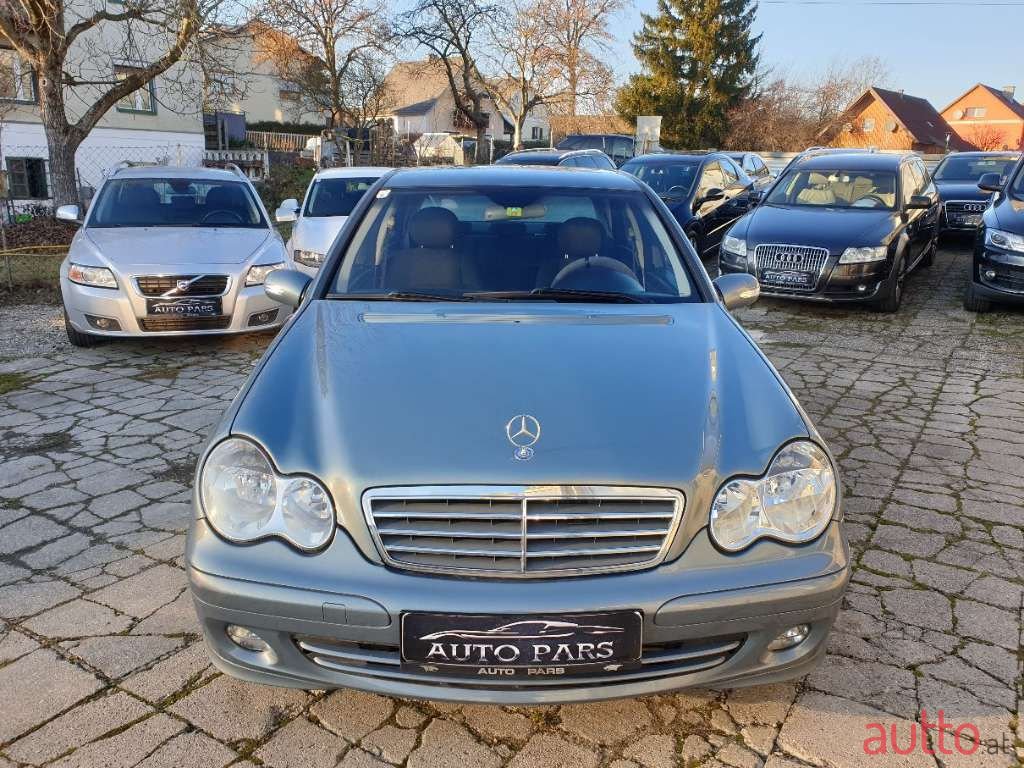 2004' Mercedes-Benz C-Klasse photo #2