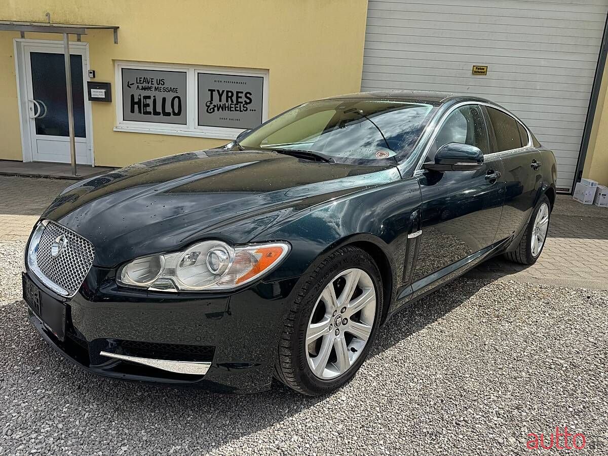 2010' Jaguar XF photo #1