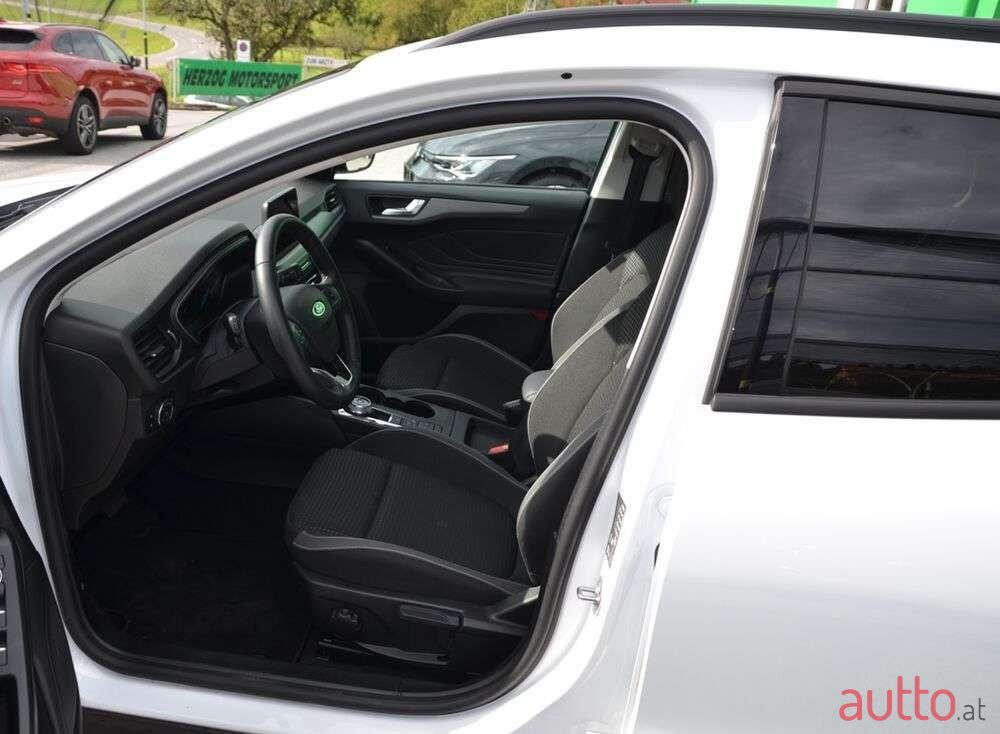 2022' Ford Focus photo #5