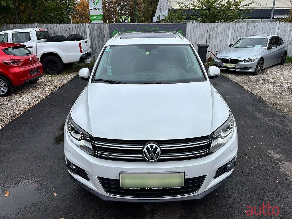 2012' Volkswagen Tiguan photo #3