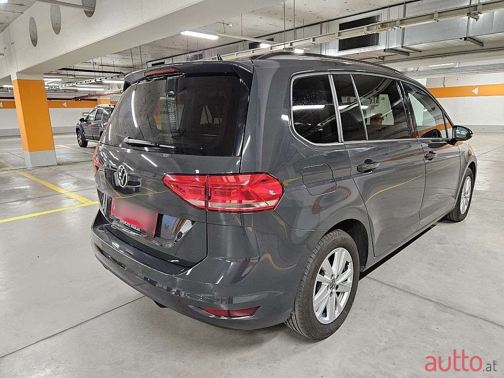 2020' Volkswagen Touran photo #6