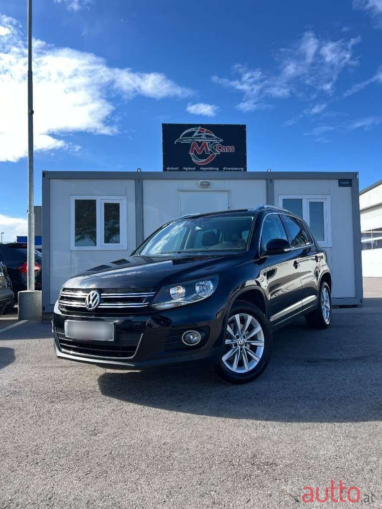 2011' Volkswagen Tiguan photo #2