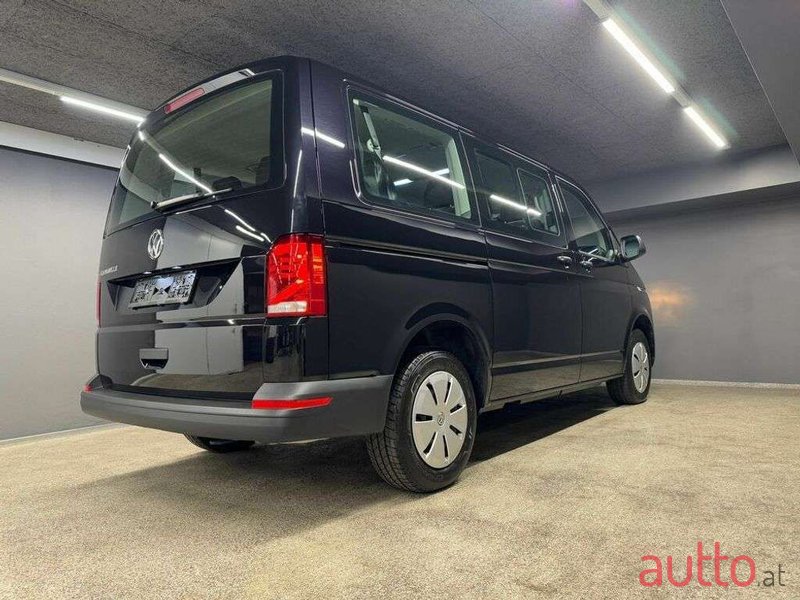 2023' Volkswagen Caravelle photo #6