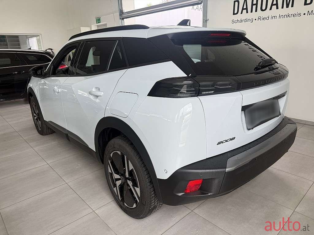 2024' Peugeot 2008 photo #3