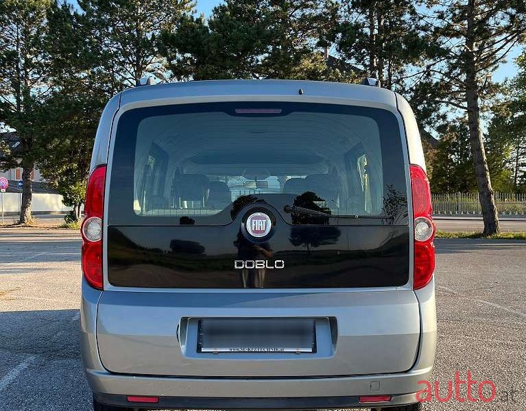 2010' Fiat Doblo photo #6