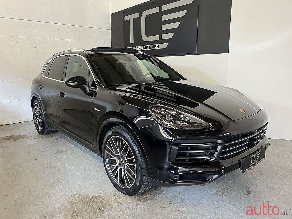 2021' Porsche Cayenne photo #1