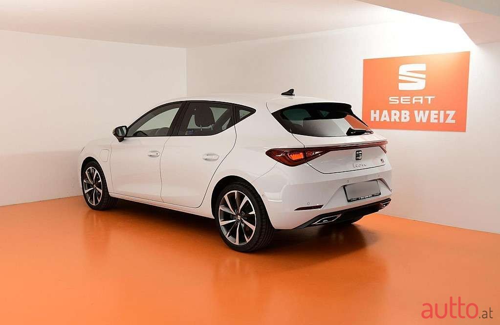 2021' SEAT Leon photo #3