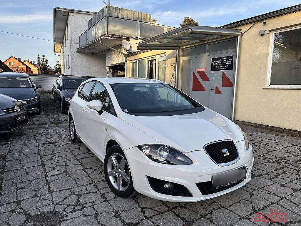 2011' SEAT Leon photo #2