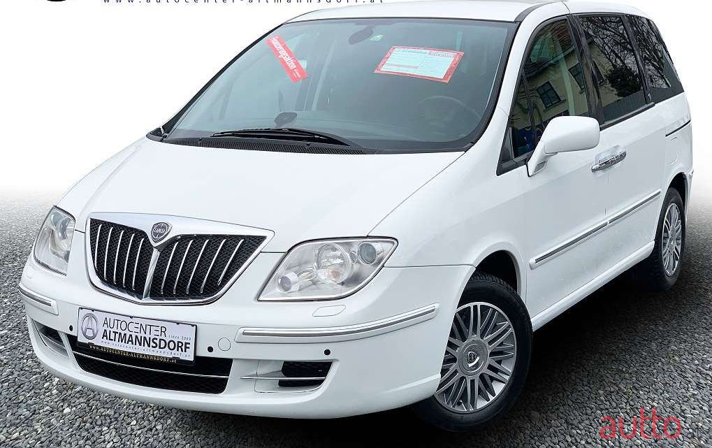 2008' Lancia Phedra photo #1